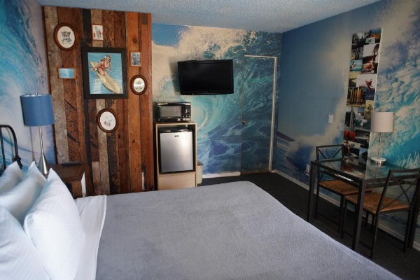 Huntington Surf Inn image 24
